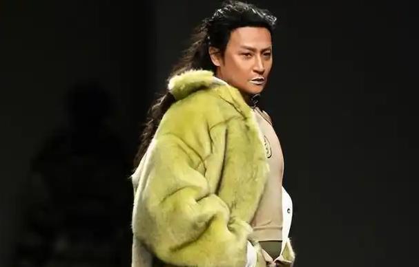 了网友喊话吴奇隆不要步后尘陈志鹏正常了苏有朋又开始(图3) 了网友喊话吴奇隆不要步后尘陈志鹏正常了苏有朋又开始(图3)